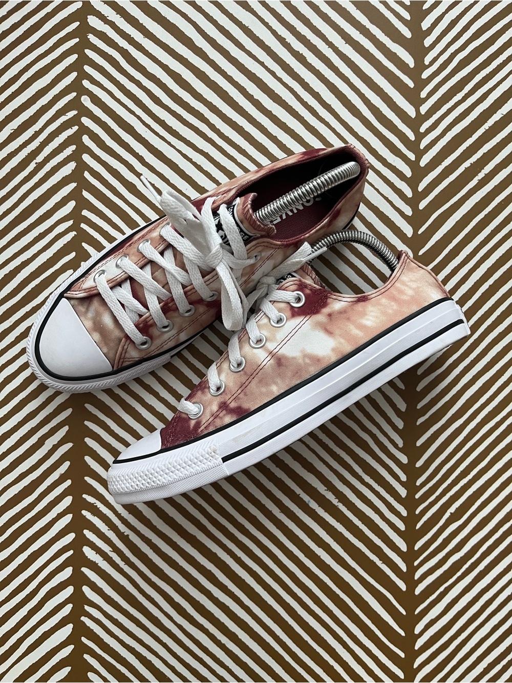 Converse Low Top Tie Dye NWOT (M 6.5 W 8.5)